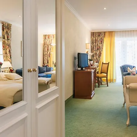 Relais & Chateaux Schwarzmatt Hotel 4*